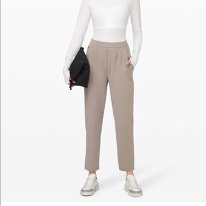 Lululemon Essential High-Rise Trouser size 6 in carbon dust